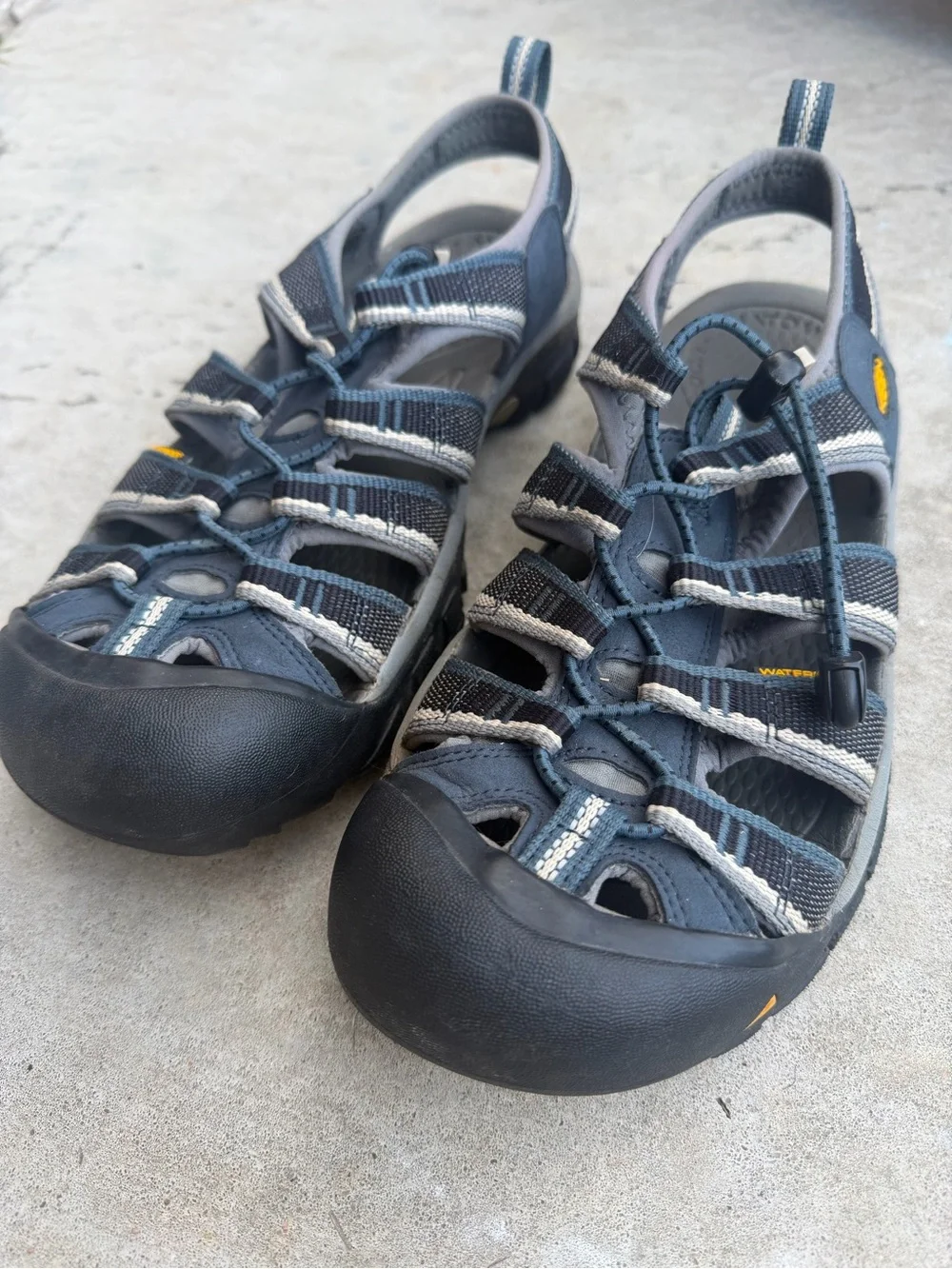 Keen Men's Newport H2 sandals in a blue and gray colorway men’s size 8